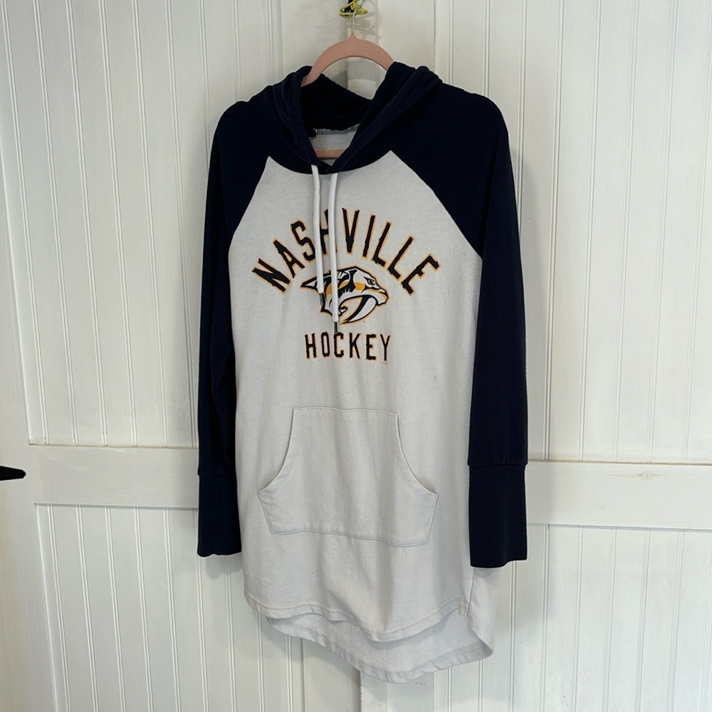 G-111 4her Nashville predators long hoodie size M